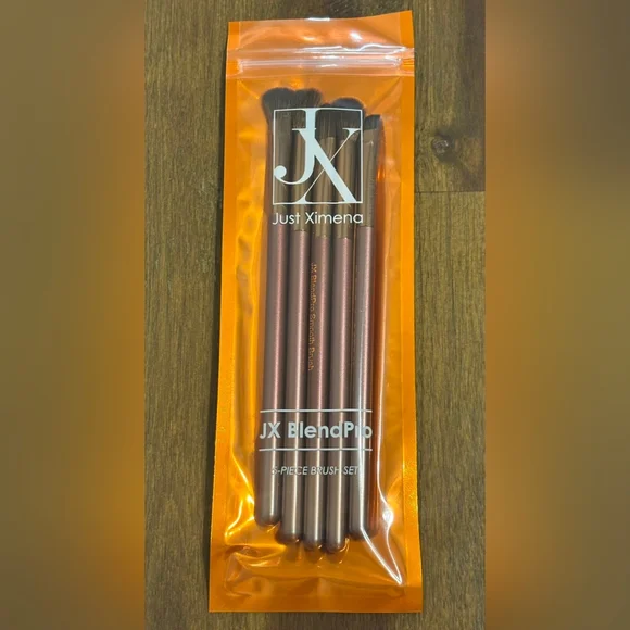 Quatrefoil Leopard Printed Keychain And Just Ximena Brushes - Picture 13 of 17